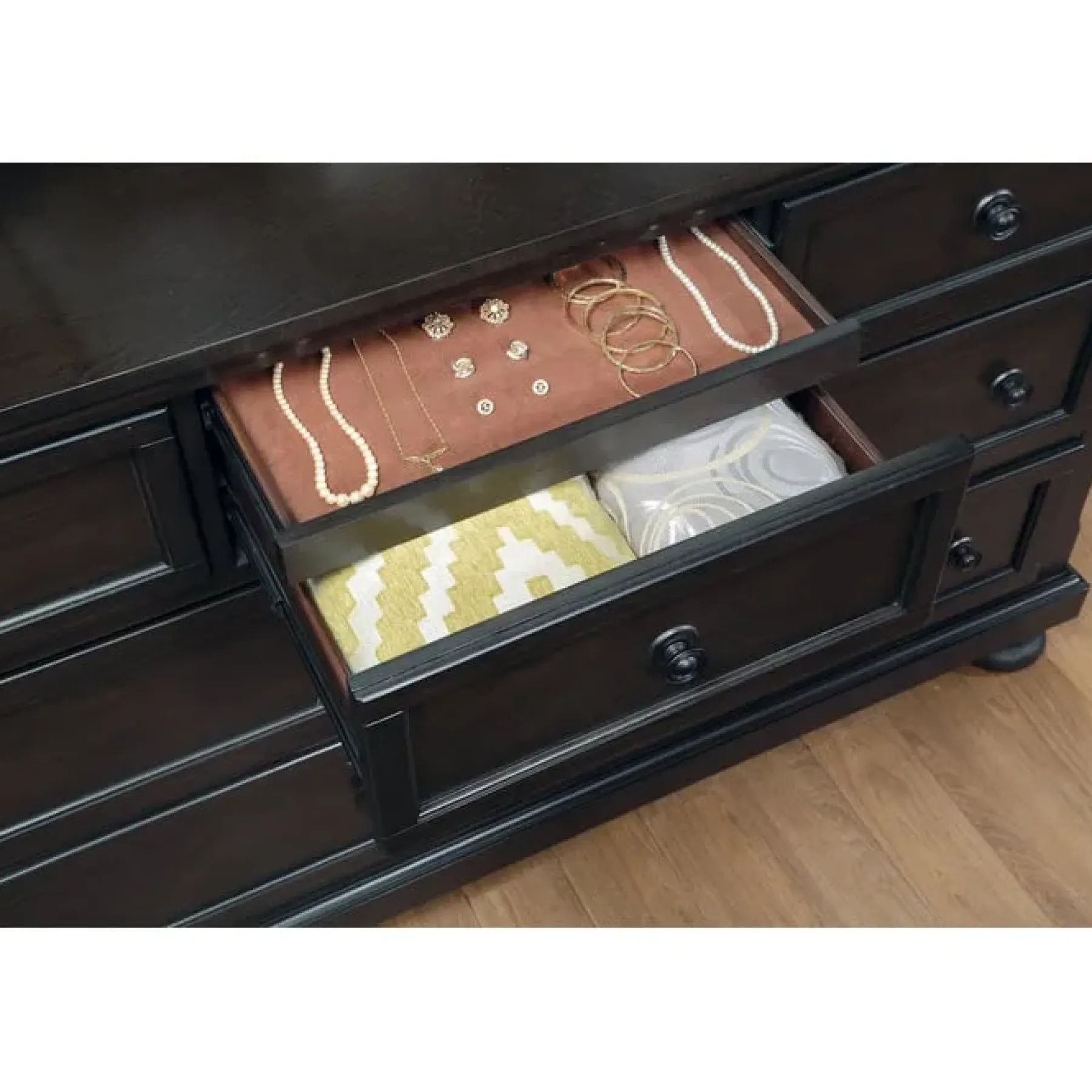 Online American Furniture Galleries Begonia 7-Drawer Dresser