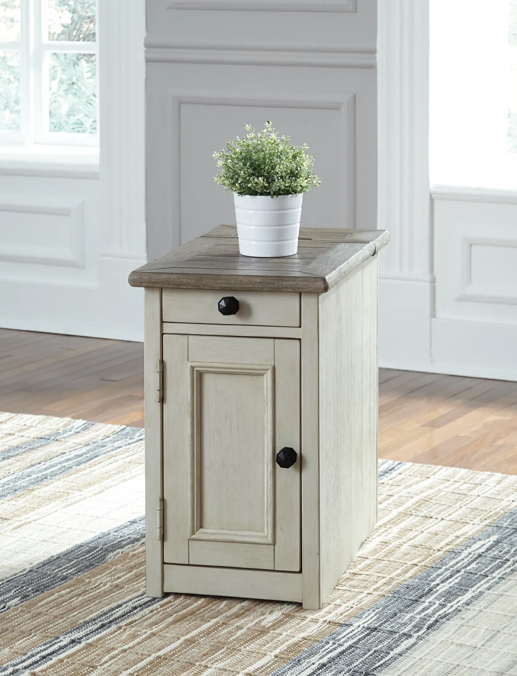 Hot American Furniture Galleries Bolanburg Chairside End Table