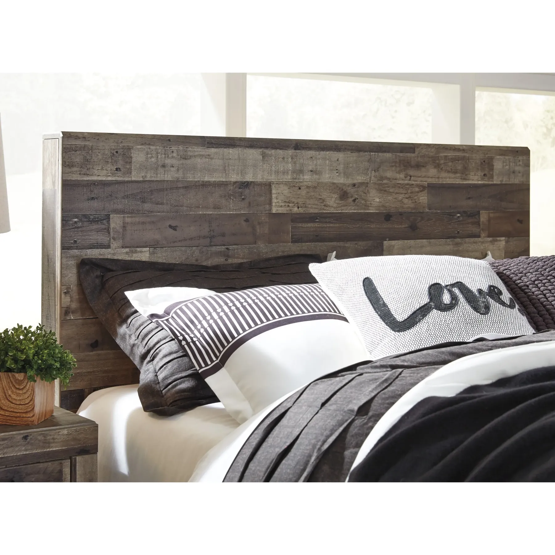 Hot American Furniture Galleries Derekson Queen Panel Bed