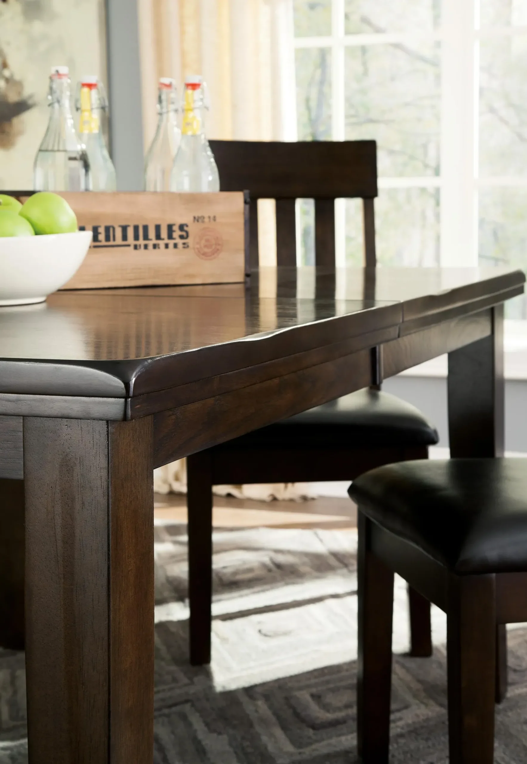 Fashion American Furniture Galleries Haddigan 5-Piece Dining Room Table & Side Chair Set