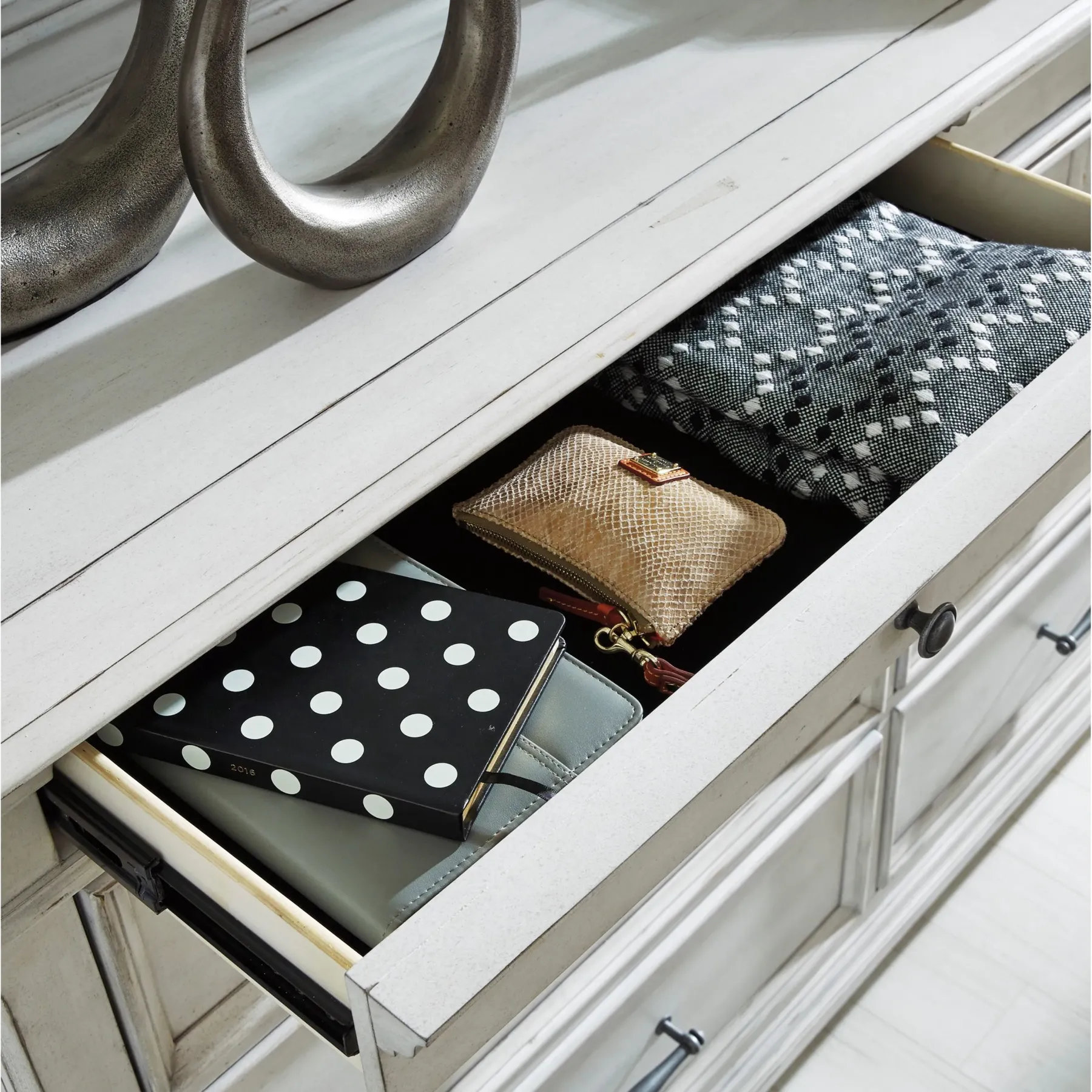 Discount American Furniture Galleries Kanwyn Dresser