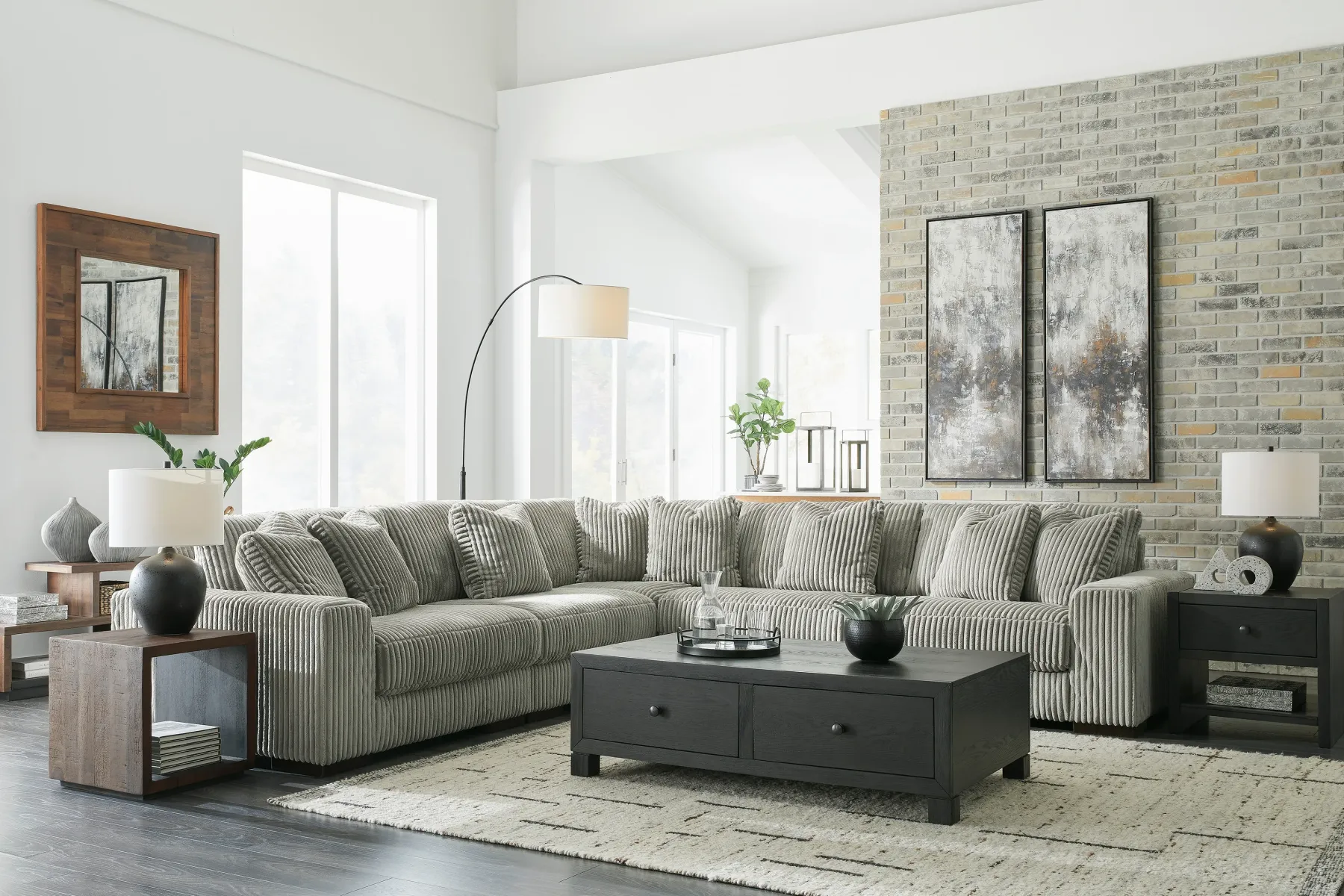 Outlet American Furniture Galleries Lindyn 5-Piece Sectional