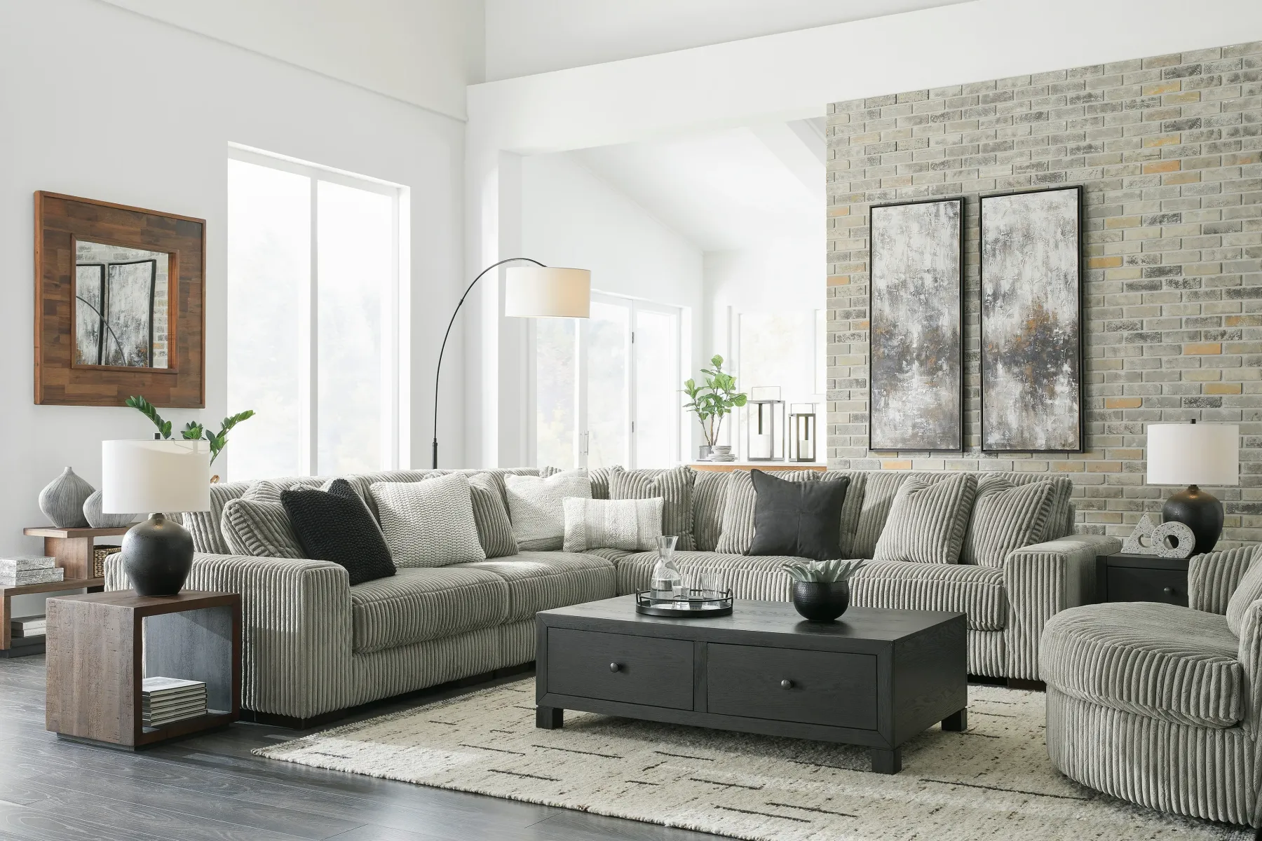 Outlet American Furniture Galleries Lindyn 5-Piece Sectional