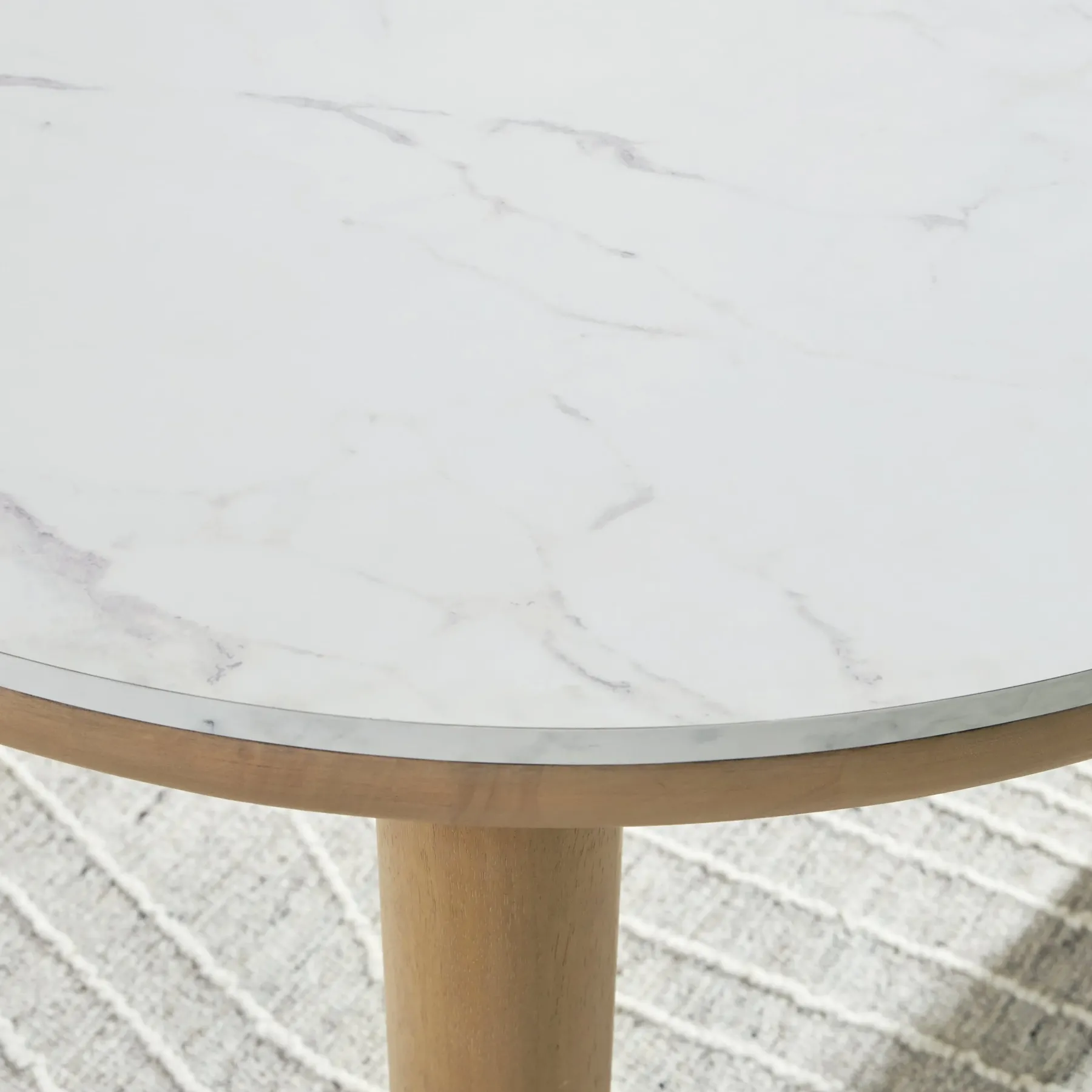 Outlet American Furniture Galleries Sawdyn Dining Table And 4 Chairs