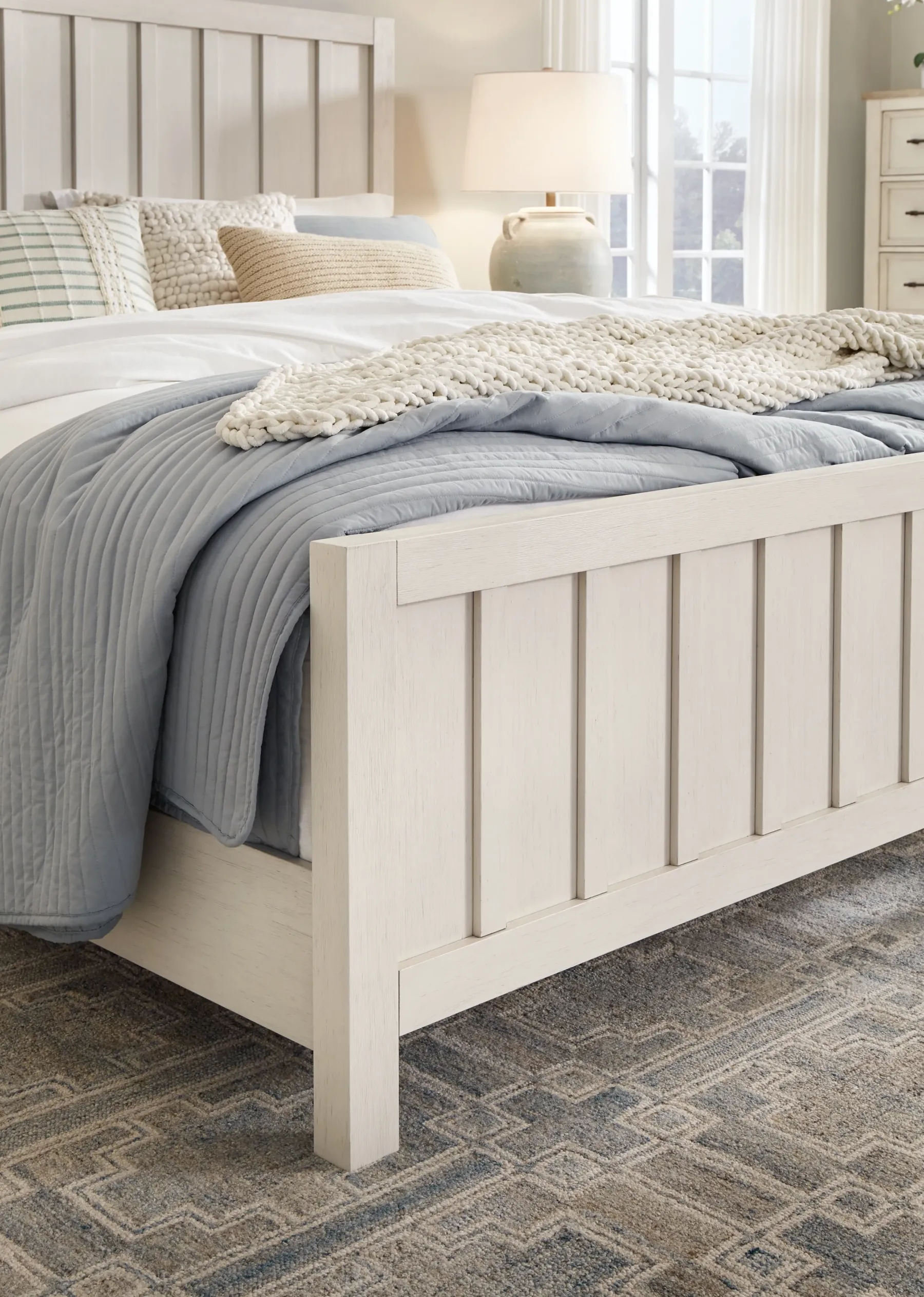 Discount American Furniture Galleries Shaybrock Queen Panel Bed